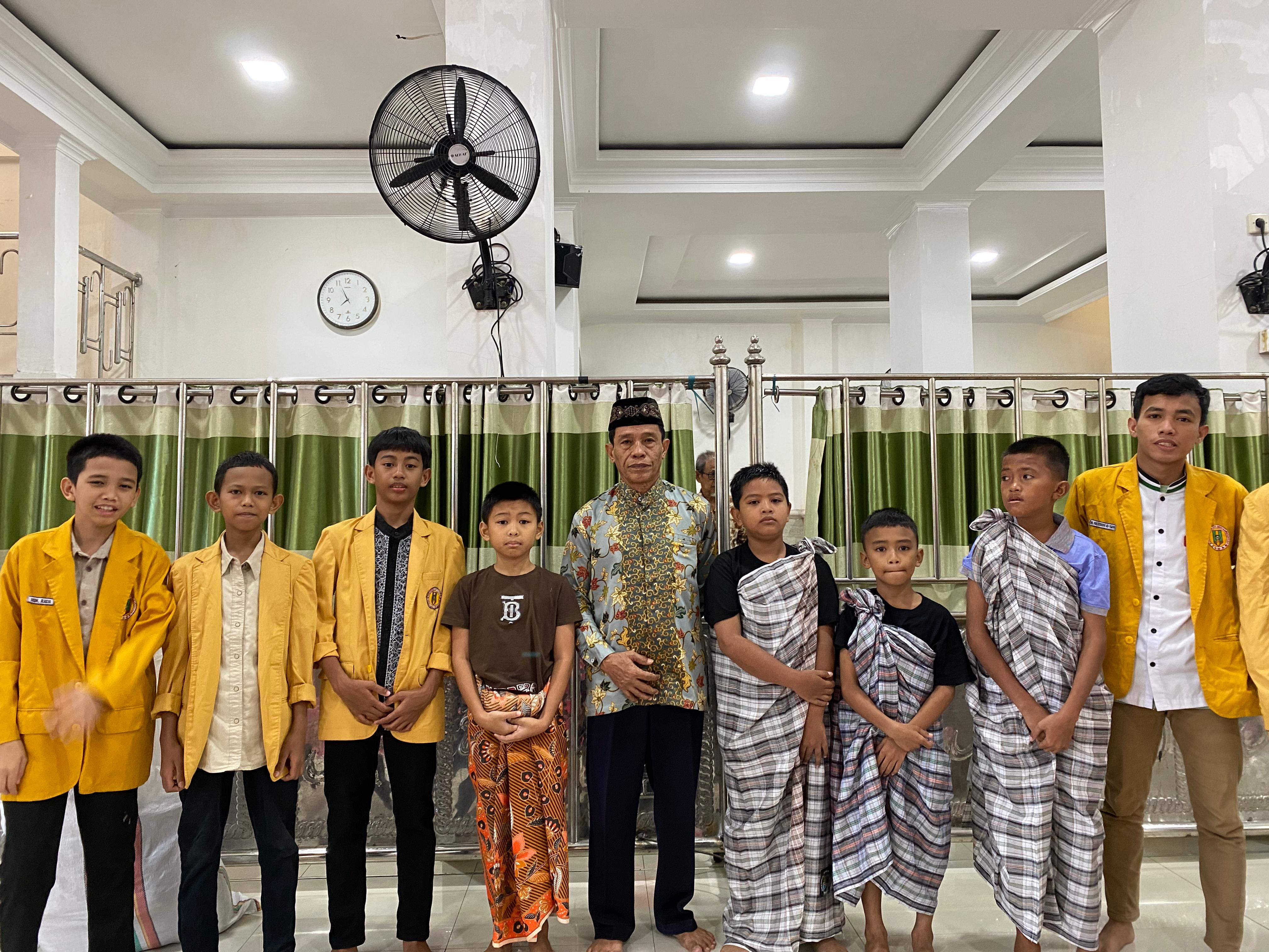 Sunatan Massal Gratis di Cabang Maccini: 120 Anak Ikuti Kegiatan Kolaboratif Lintas Elemen Masyarakat